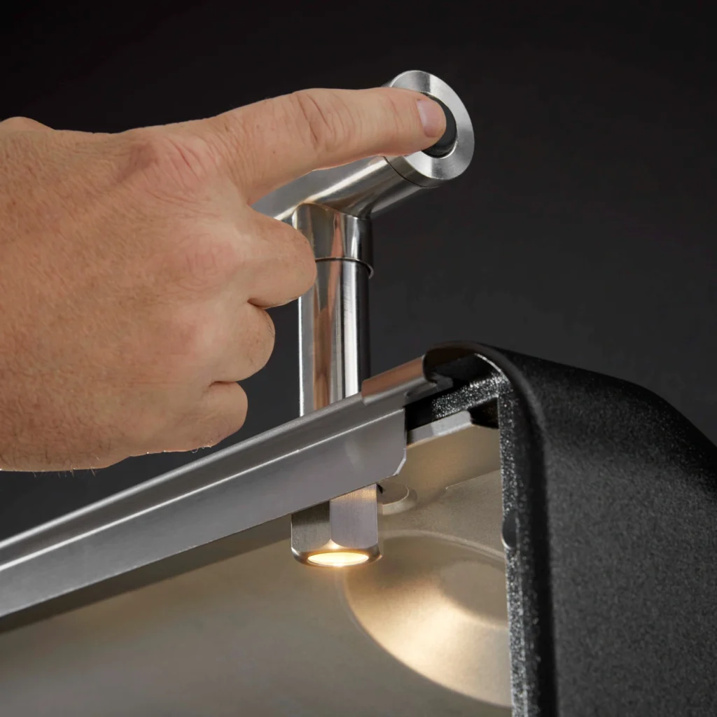 NightVisionwHand_rgb1